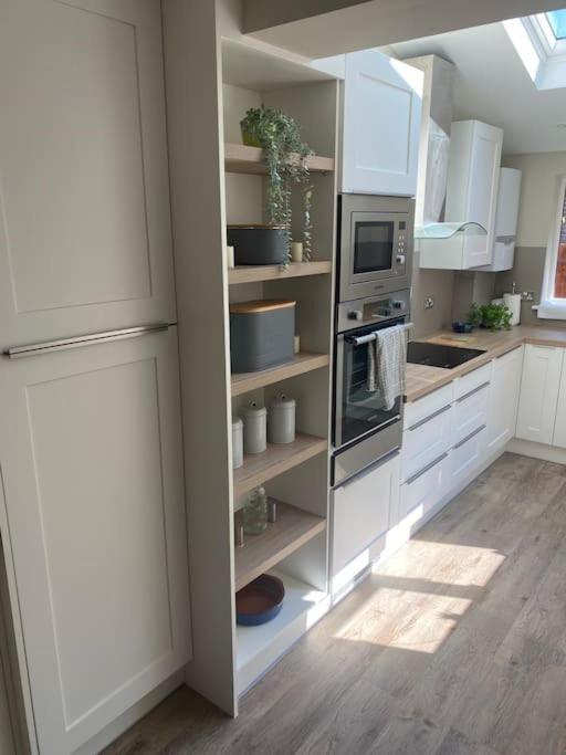 Beautiful 3 Bed Home In The Heart Of New Forest Hordle エクステリア 写真