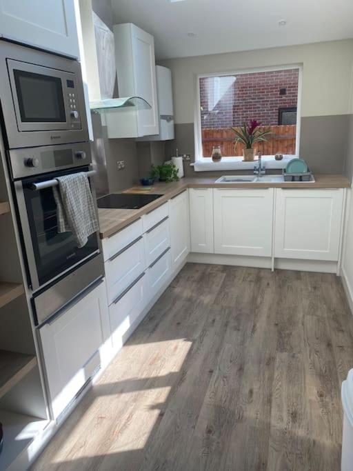 Beautiful 3 Bed Home In The Heart Of New Forest Hordle エクステリア 写真